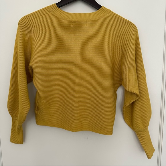 Cropped Ribbed Sweater Top - Picture 2 of 5